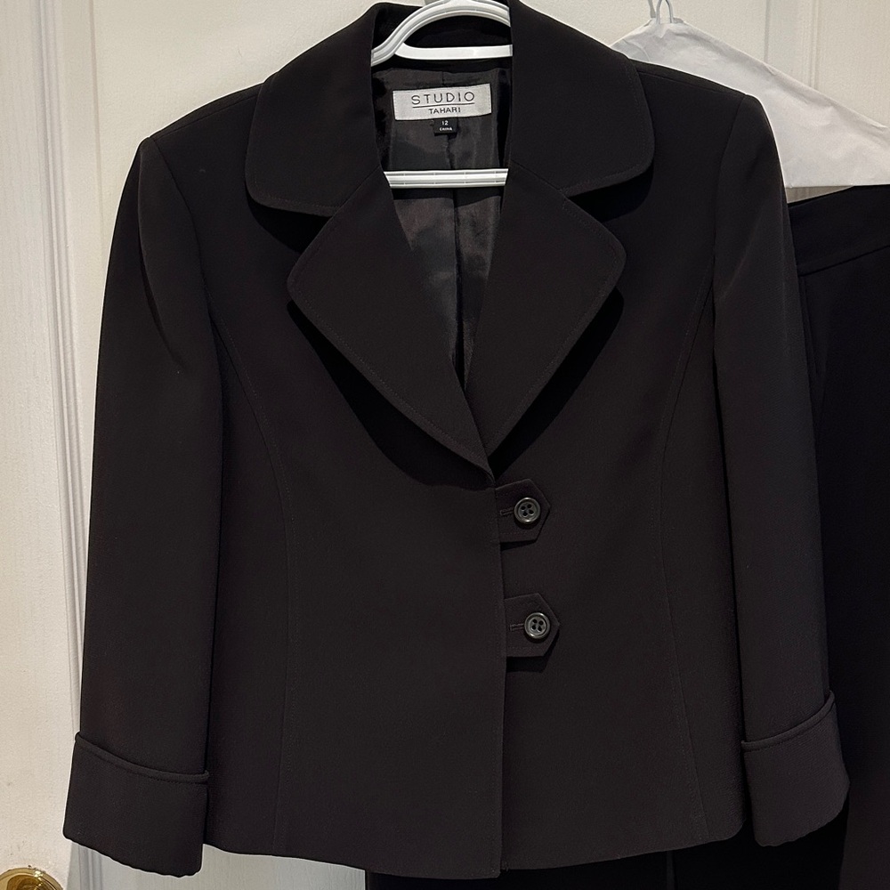 2 piece Tahari suit set